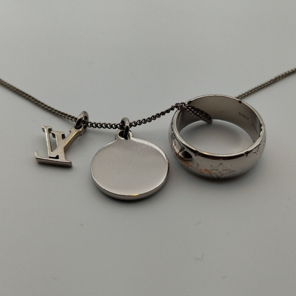 Louis Vuitton Monogram Ring Necklace Silver — view 4