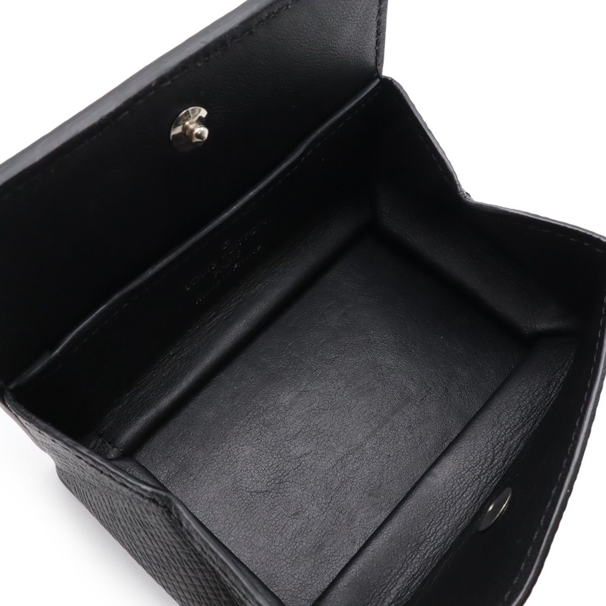 Louis Vuitton Taiga Coin Purse Square Leather Ardoise Black — view 4