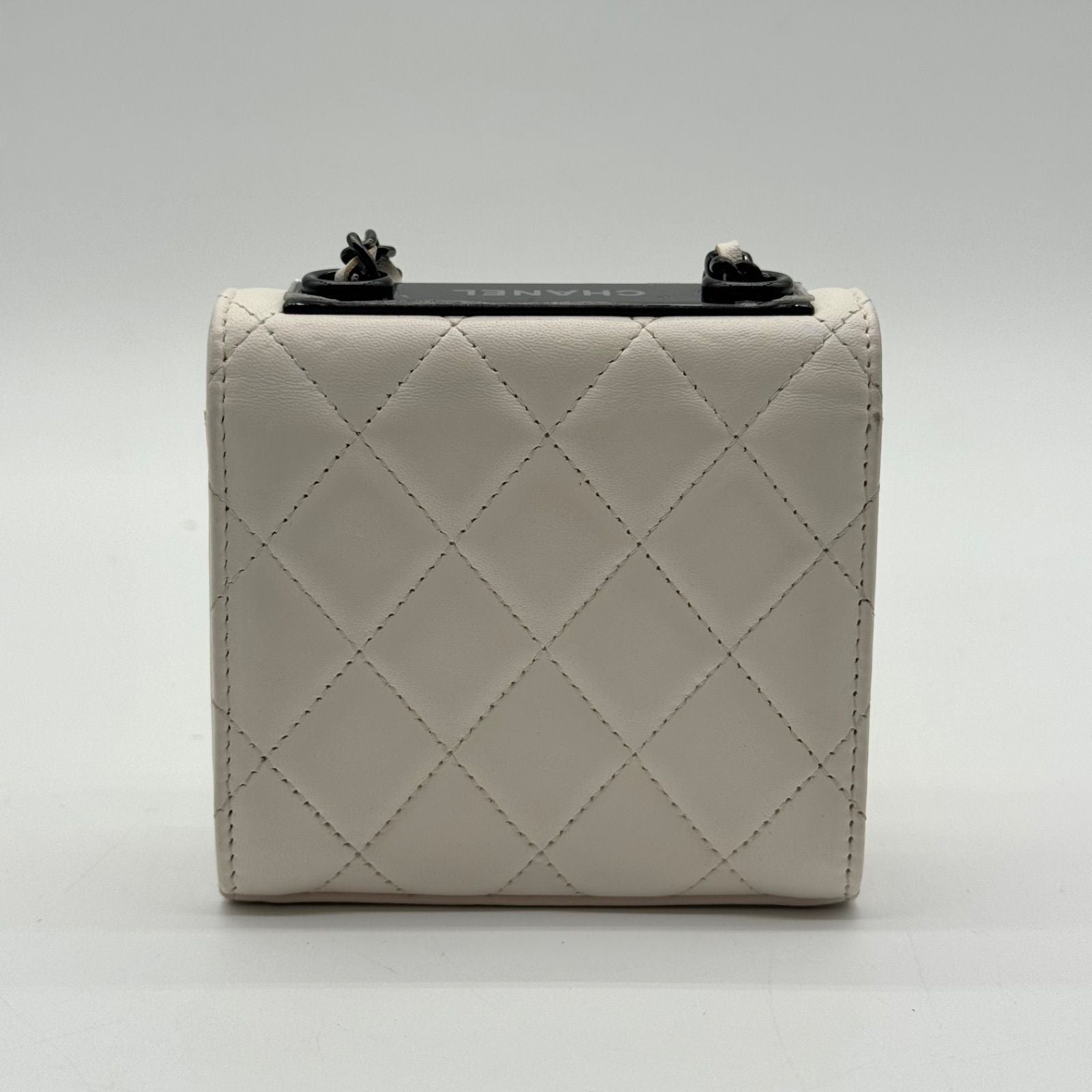 Chanel Shoulder Bag Trendy CC Quilted Turnlock CC Logo White Chain — view 2