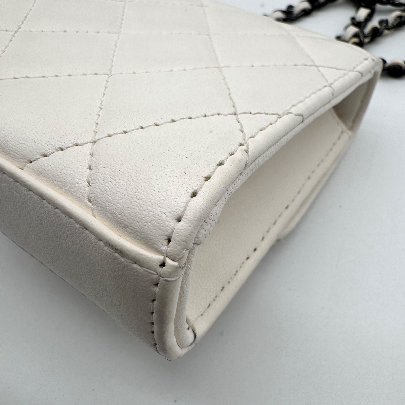 Chanel Shoulder Bag Trendy CC Quilted Turnlock CC Logo White Chain — view 8
