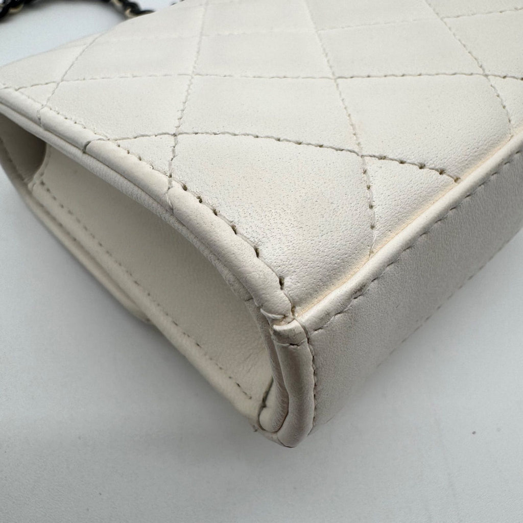 Chanel Shoulder Bag Trendy CC Quilted Turnlock CC Logo White Chain — view 7
