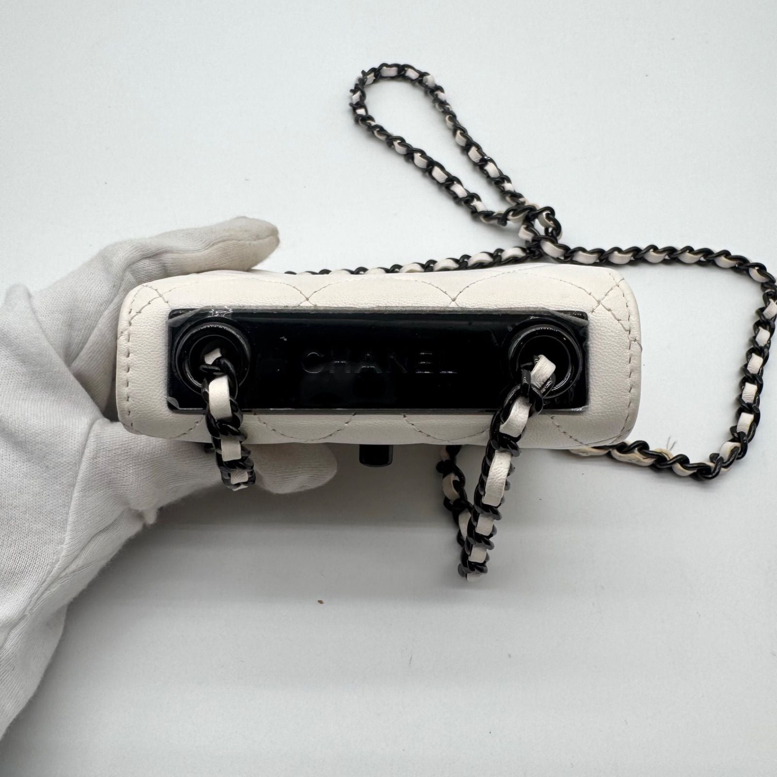 Chanel Shoulder Bag Trendy CC Quilted Turnlock CC Logo White Chain — view 3