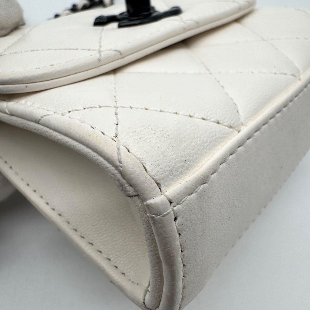 Chanel Shoulder Bag Trendy CC Quilted Turnlock CC Logo White Chain — view 5