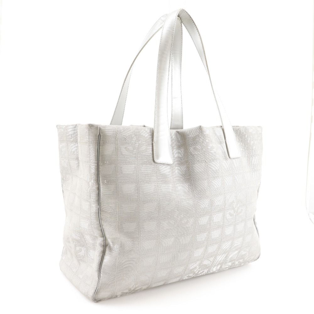 Chanel Tote MM New Travel — view 3
