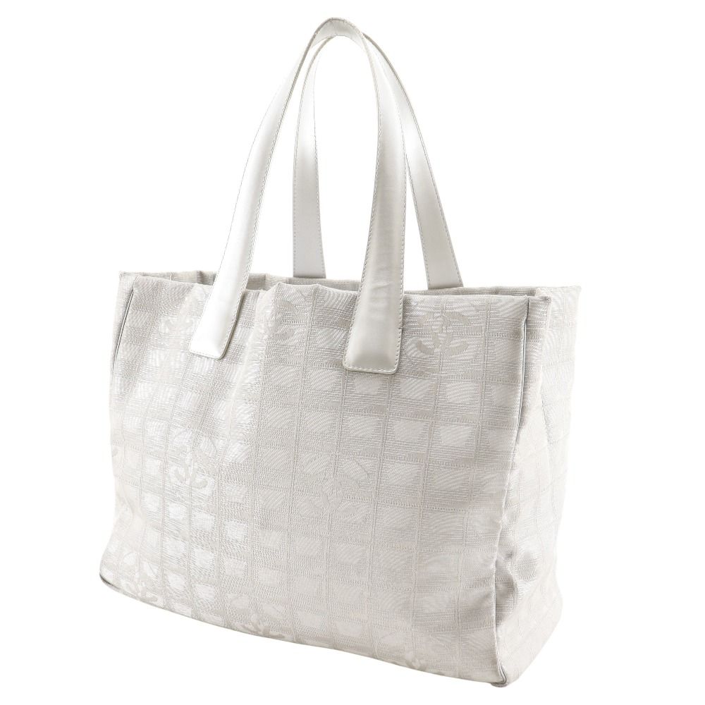 Chanel Tote MM New Travel — view 2