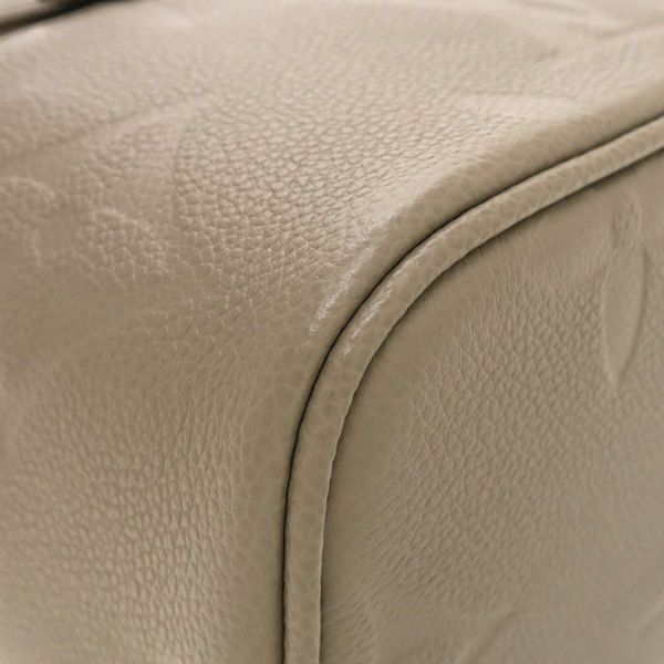 Louis Vuitton Empreinte Vanity PM — view 4