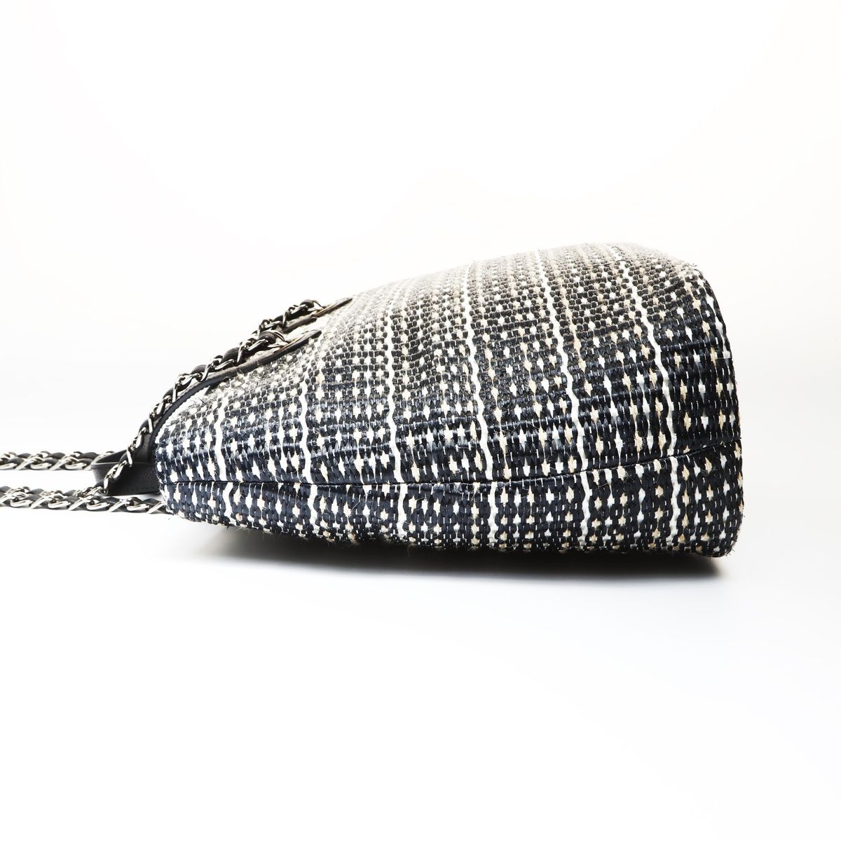 Chanel Handbag Straw Tote CC Logo — view 3