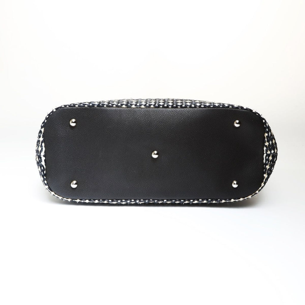 Chanel Handbag Straw Tote CC Logo — view 7
