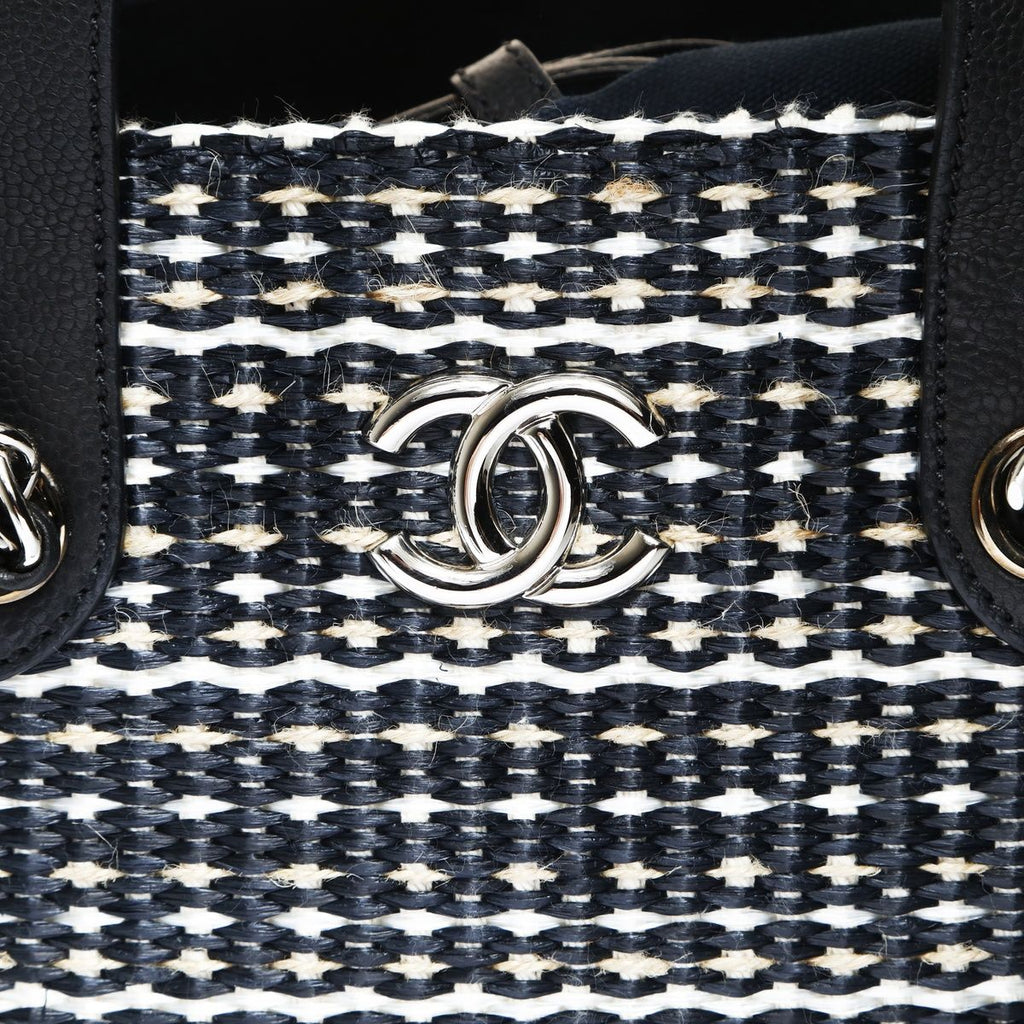 Chanel Handbag Straw Tote CC Logo — view 8