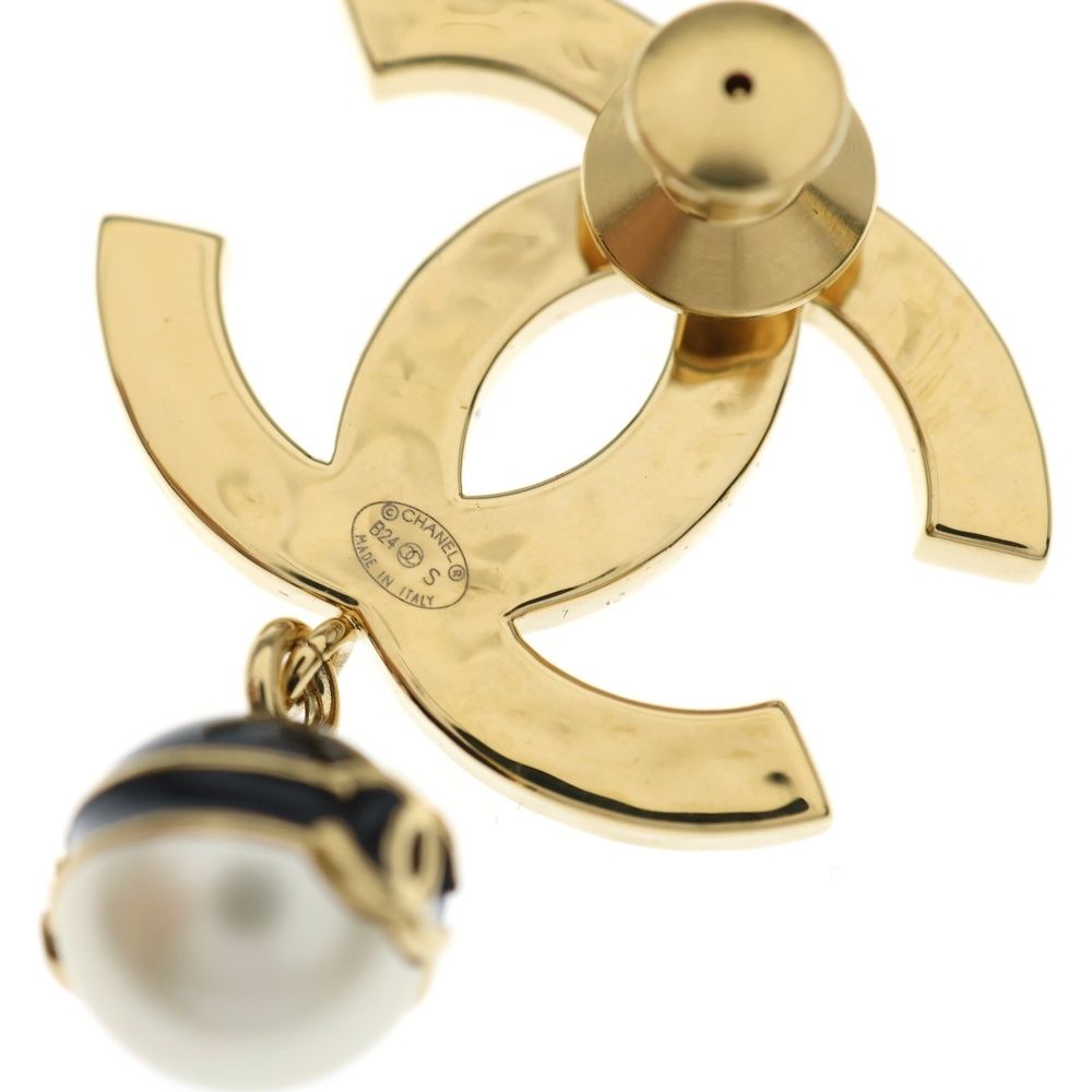 Chanel CC Logo Faux Pearl Brooch Black Gold — view 5