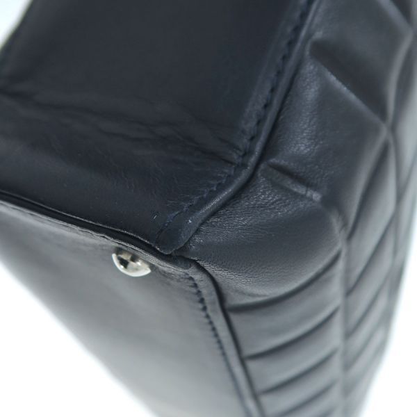 Chanel Chocolate Bar Tote Navy Blue — view 5
