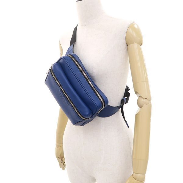 Louis Vuitton Taiga Bum Bag Outdoor — view 9