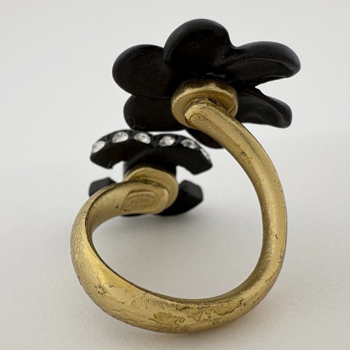 Chanel CC Logo Rhinestone Ring Camellia Motif Gold Plated Black — view 5