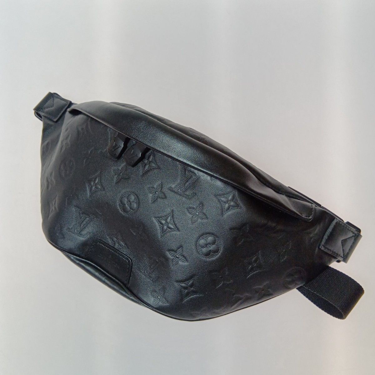 Louis Vuitton Monogram Shadow Discovery Bum Bag PM Black Nfc — view 2