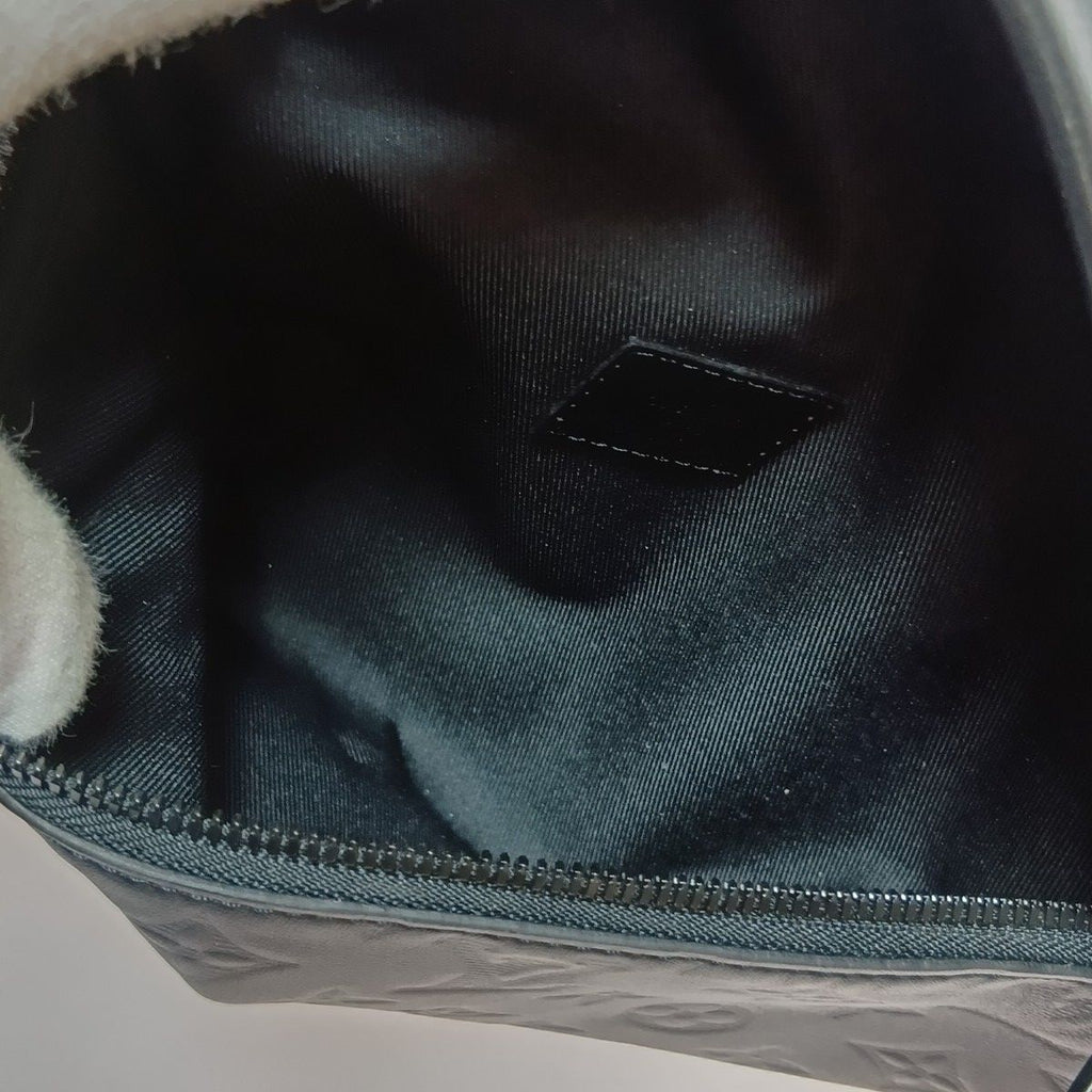 Louis Vuitton Monogram Shadow Discovery Bum Bag PM Black Nfc — view 8