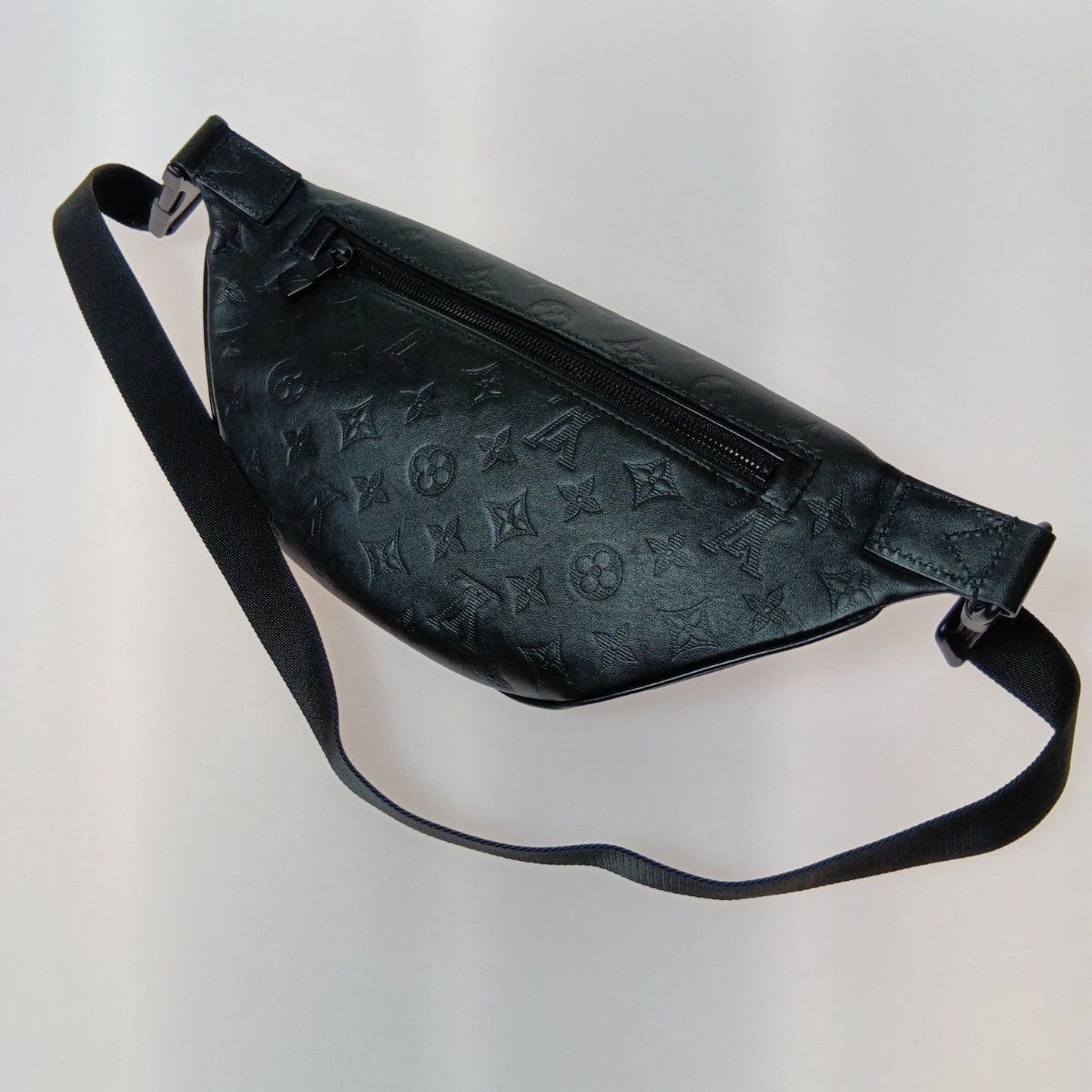 Louis Vuitton Monogram Shadow Discovery Bum Bag PM Black Nfc — view 3