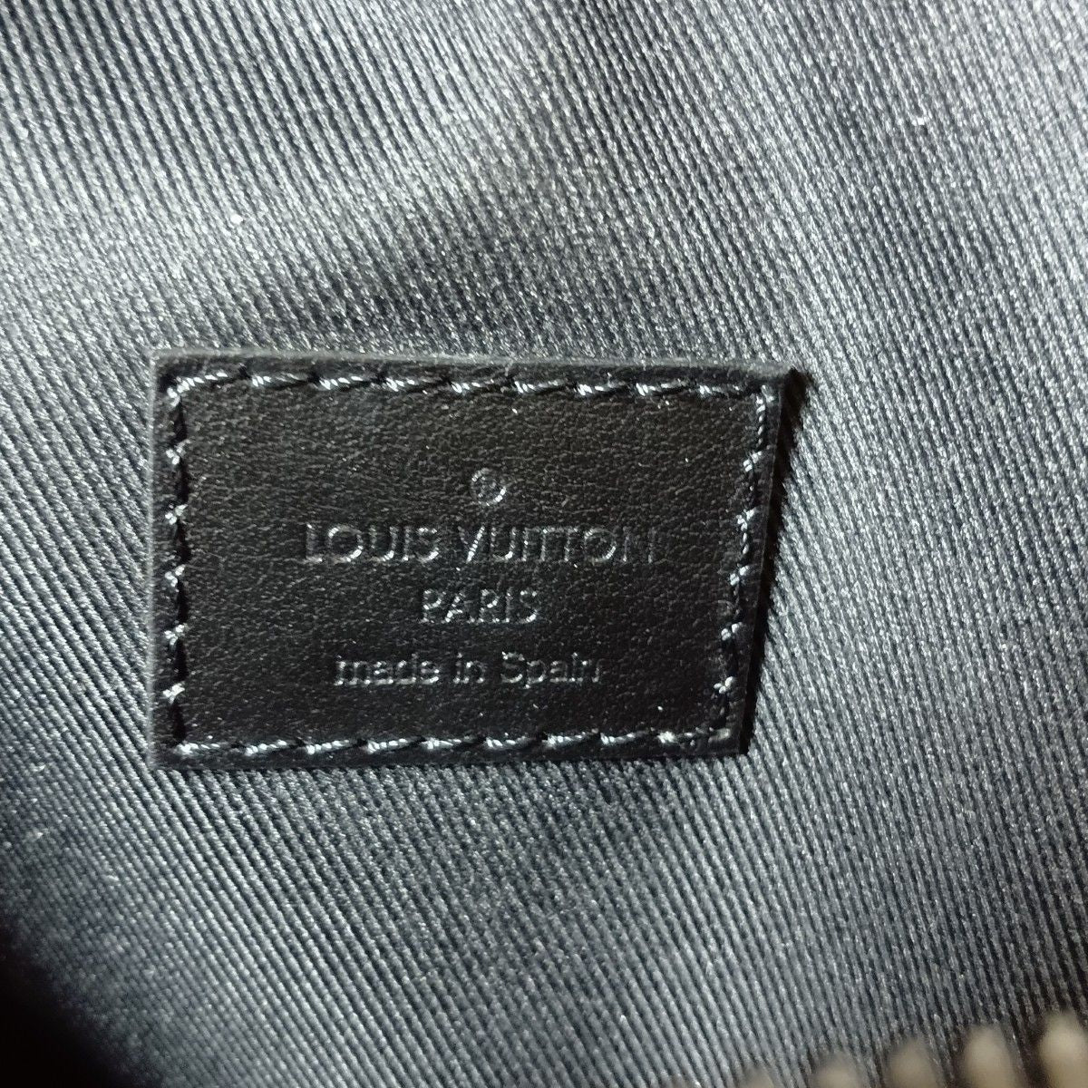 Louis Vuitton Monogram Shadow Discovery Bum Bag PM Black Nfc — view 9