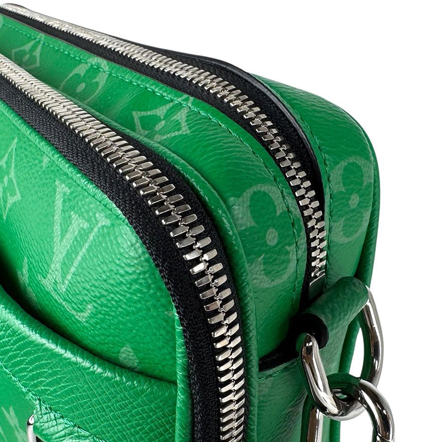 Louis Vuitton Shoulder Bag Taigarama Alpha Veil — view 8