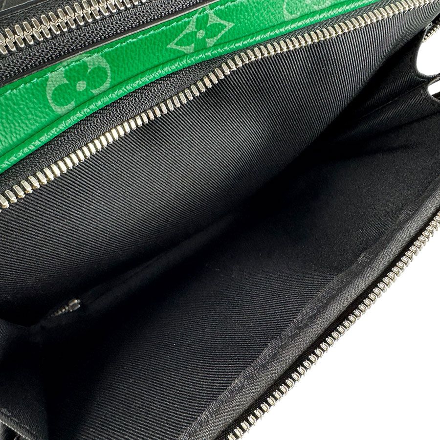 Louis Vuitton Shoulder Bag Taigarama Alpha Veil — view 6