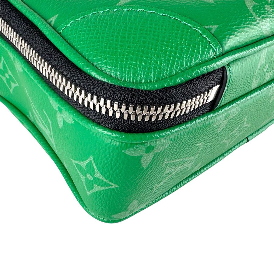 Louis Vuitton Shoulder Bag Taigarama Alpha Veil — view 9