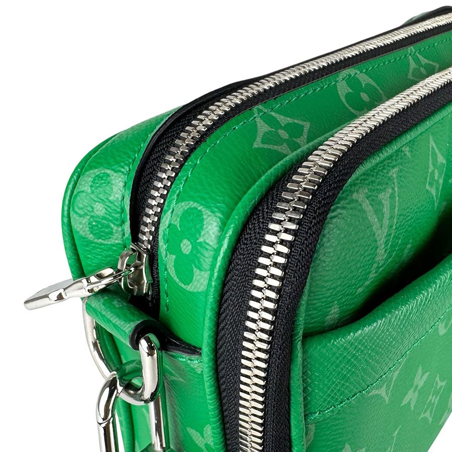 Louis Vuitton Shoulder Bag Taigarama Alpha Veil — view 7