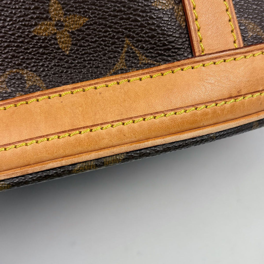 Louis Vuitton Bucket GM Shoulder Bag — view 3