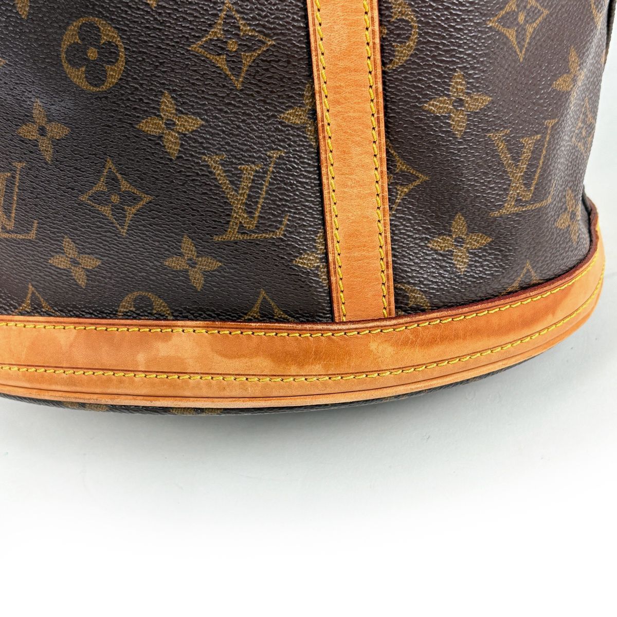 Louis Vuitton Bucket GM Shoulder Bag — view 4