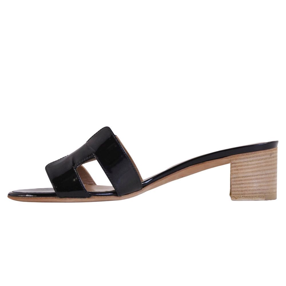 Hermes Sandals Oasis Logo Enamel Leather Heels — view 7