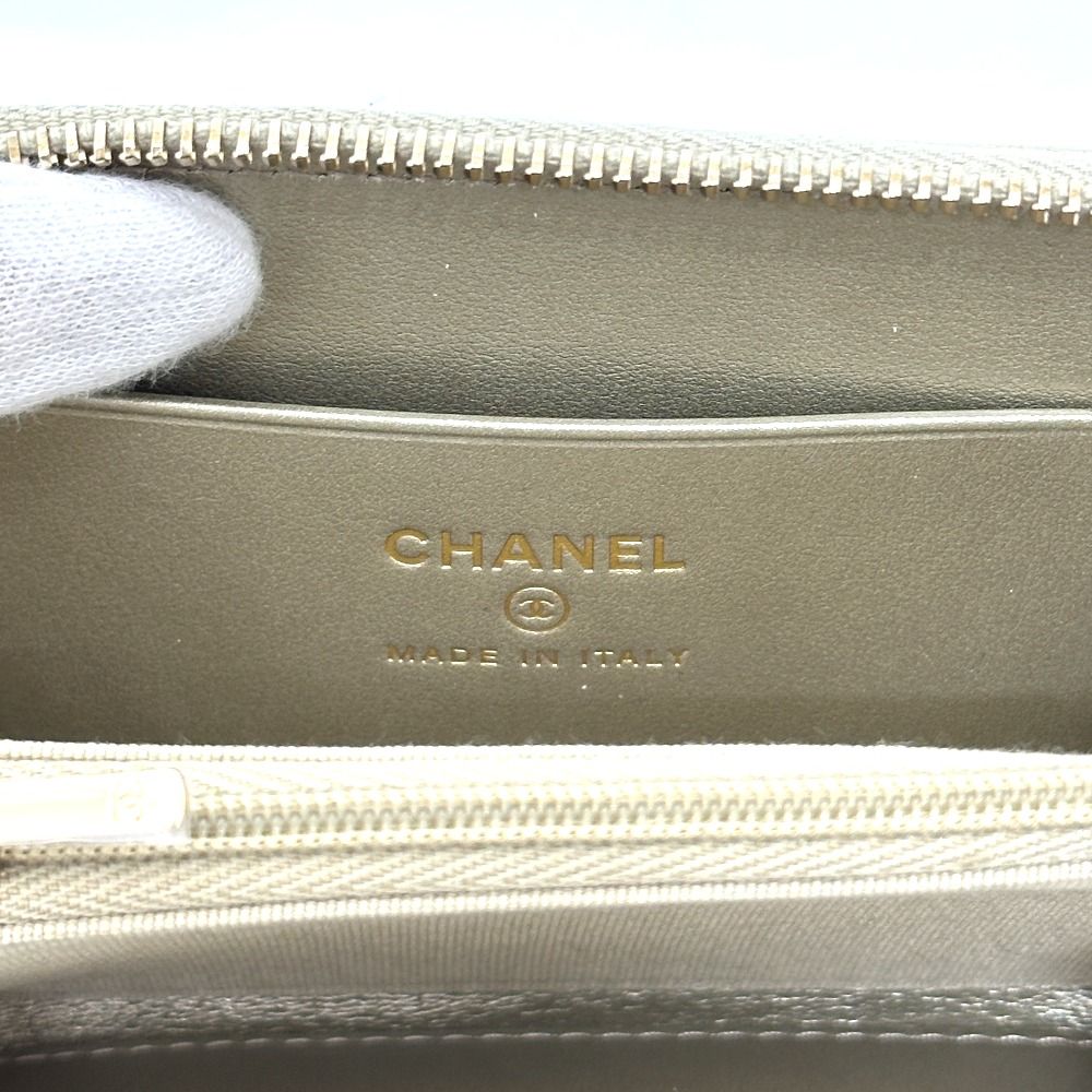 Chanel Coin Case CC Logo Metiers D'art Caviar Leather Gold — view 8