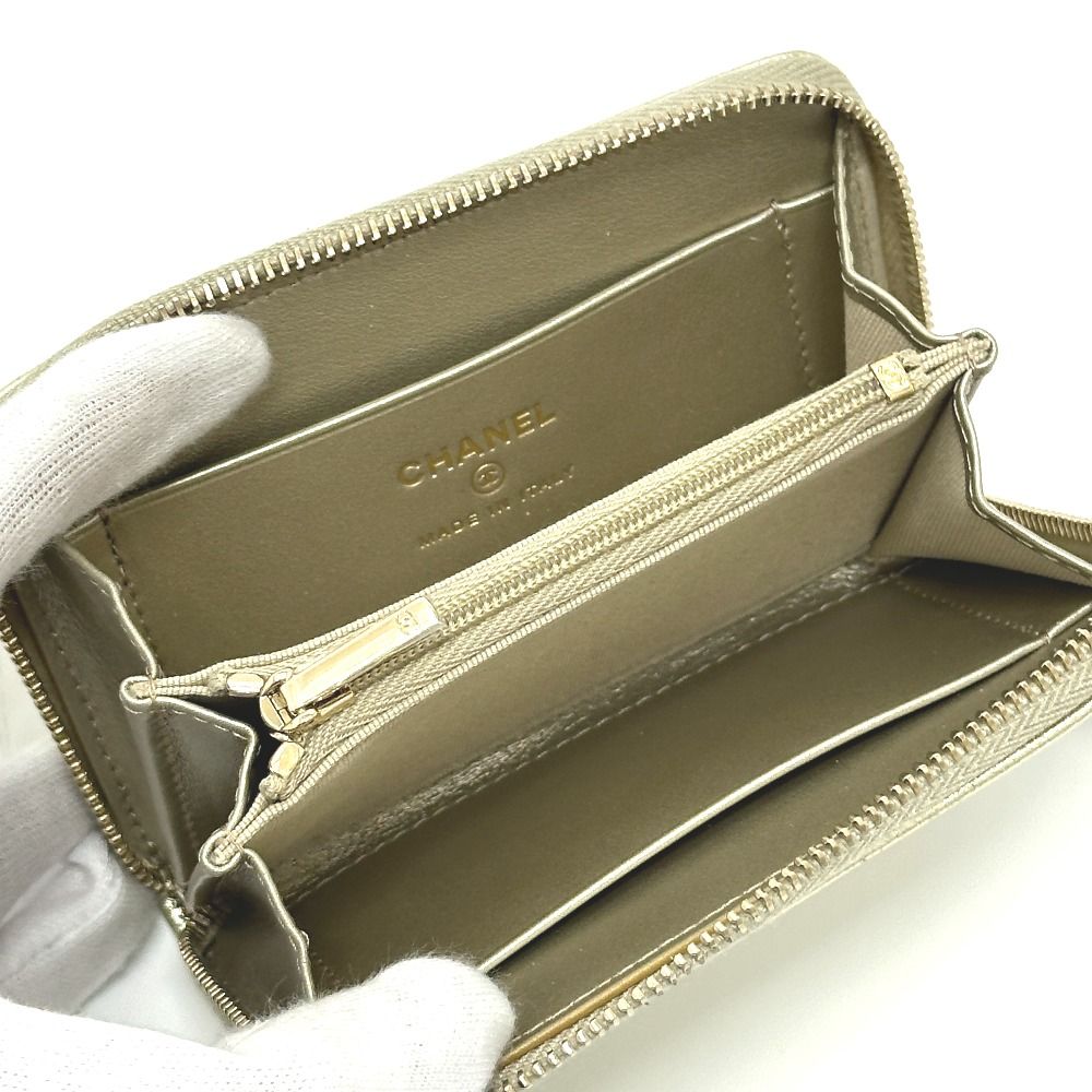 Chanel Coin Case CC Logo Metiers D'art Caviar Leather Gold — view 7