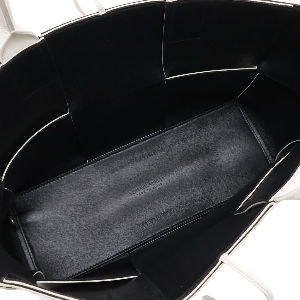 Bottega Veneta Maxi Intrecciato Arco Tote Small Leather White Black — view 5