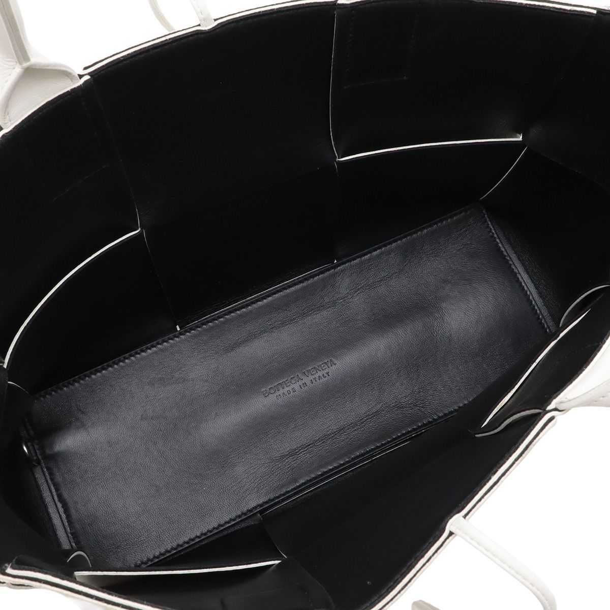 Bottega Veneta Maxi Intrecciato Arco Tote Small Leather White Black — view 5