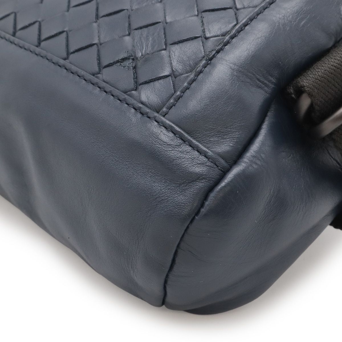 Bottega Veneta Intrecciato Belt Bag Hip Leather Navy — view 3