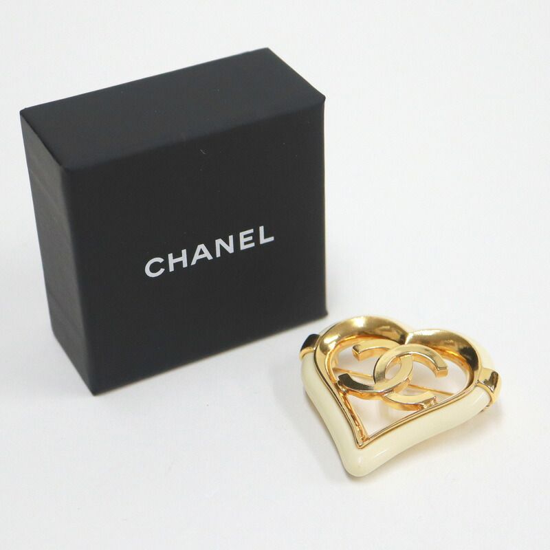 Chanel Heart Brooch CC Gold Plated Beige — view 9