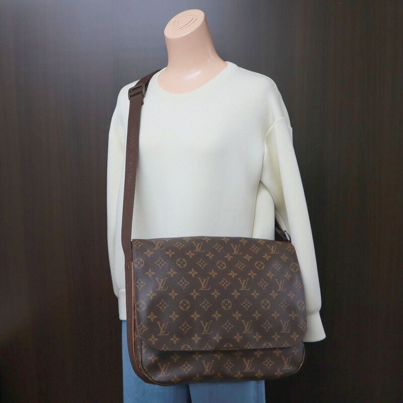 Louis Vuitton Messenger MM Bob le Shoulder Bag Monogram Brown — view 8