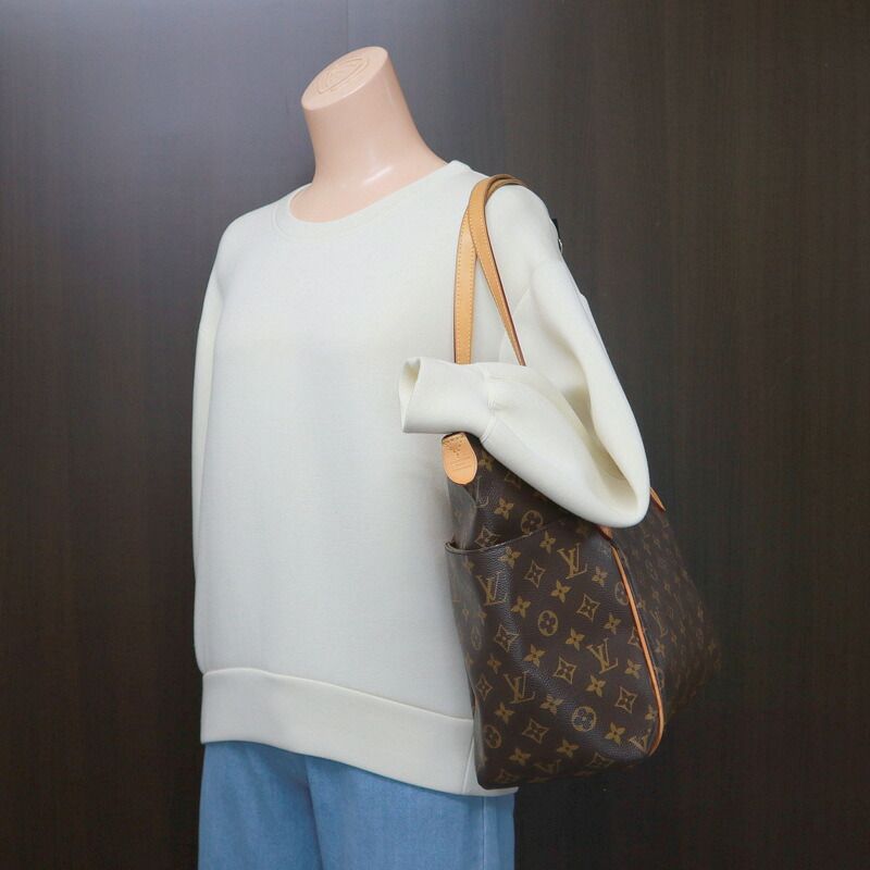 Louis Vuitton Totally MM Shoulder Bag Monogram Brown — view 8