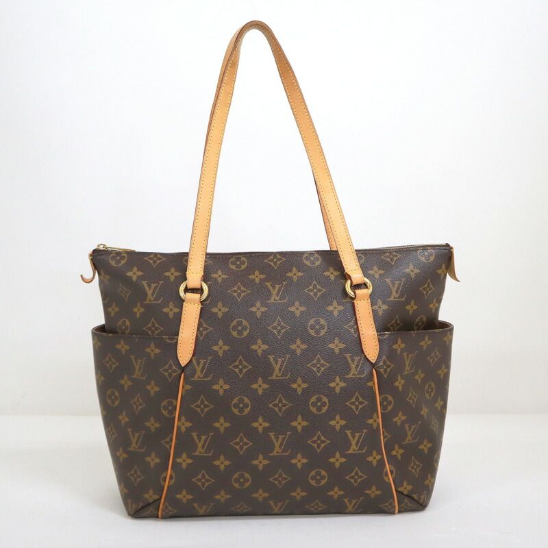 Louis Vuitton Totally MM Shoulder Bag Monogram Brown — view 2