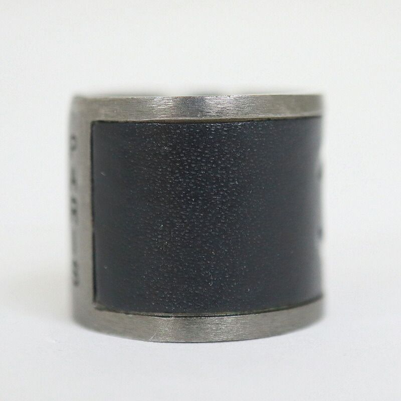 Chanel Ring Black Metal Leather — view 4