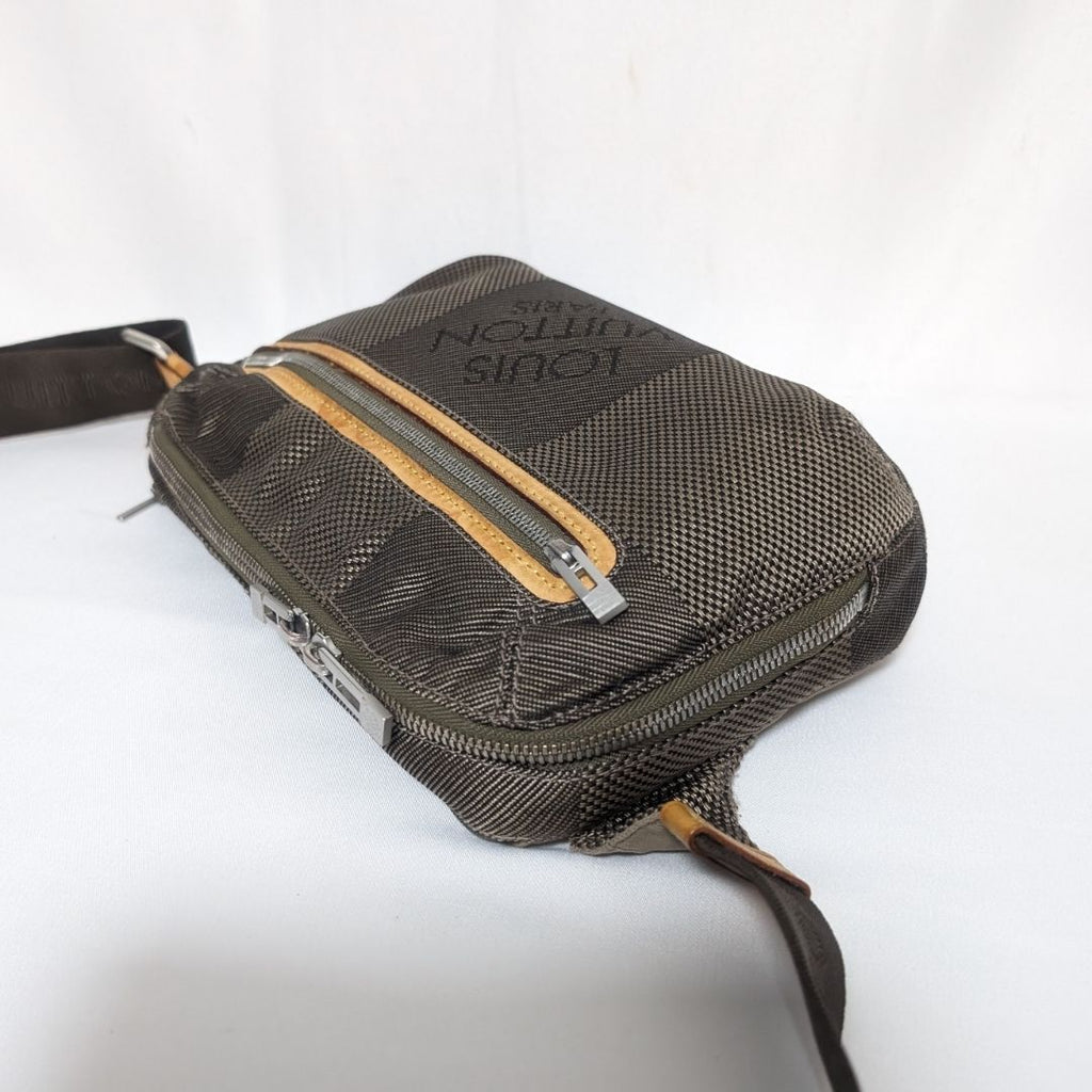 Louis Vuitton Damier Geant Arche Belt Bag — view 3