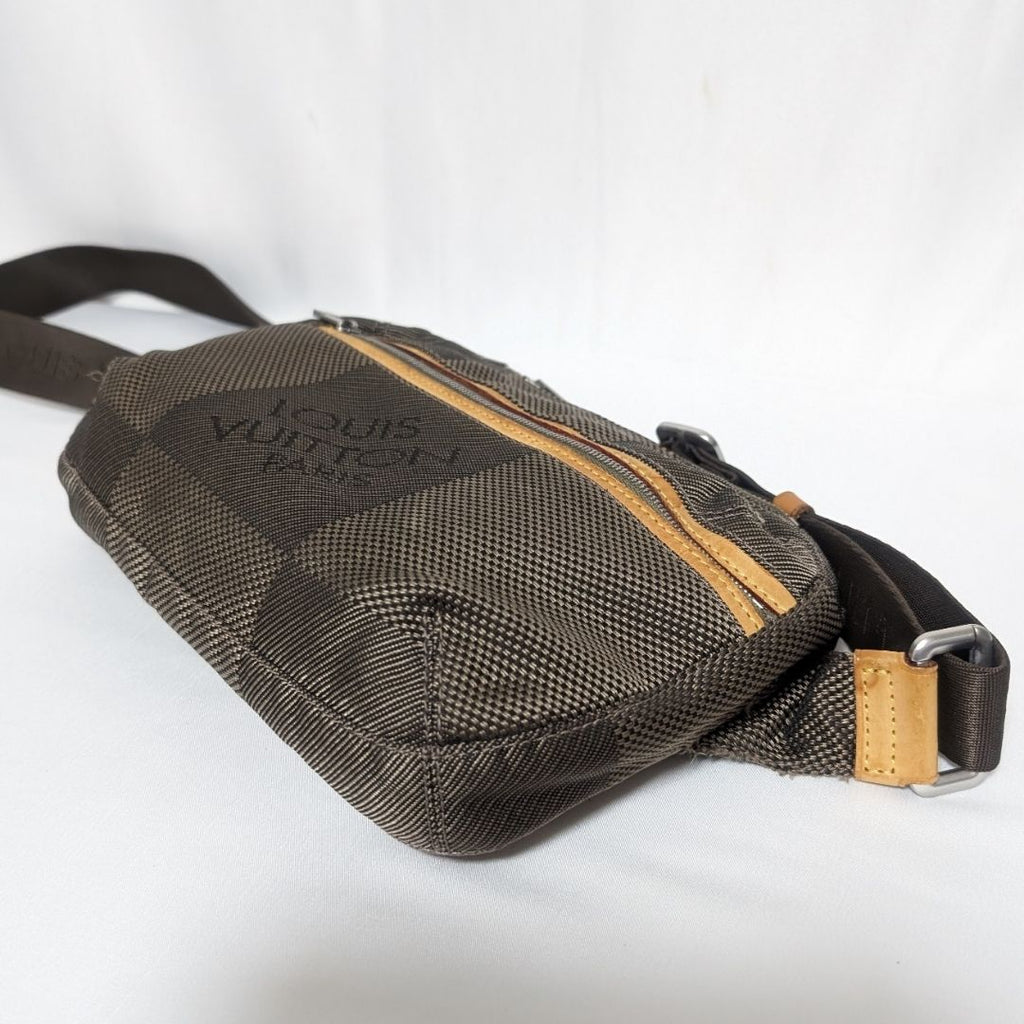 Louis Vuitton Damier Geant Arche Belt Bag — view 4