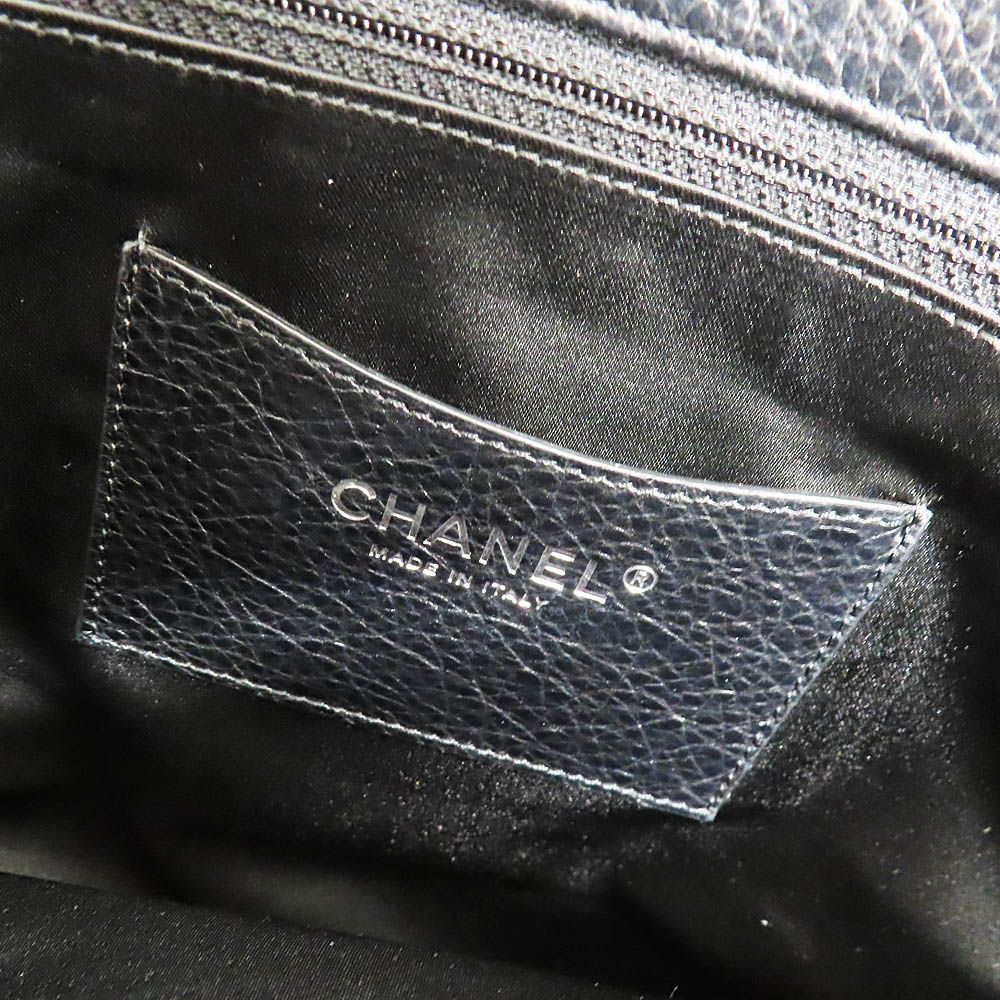 Chanel on the Road Tote CC Logo Black Silver — view 9