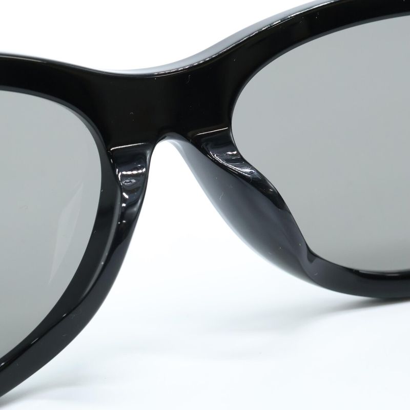 Fendi First Cat Eye Frame 143 00 ) Black
