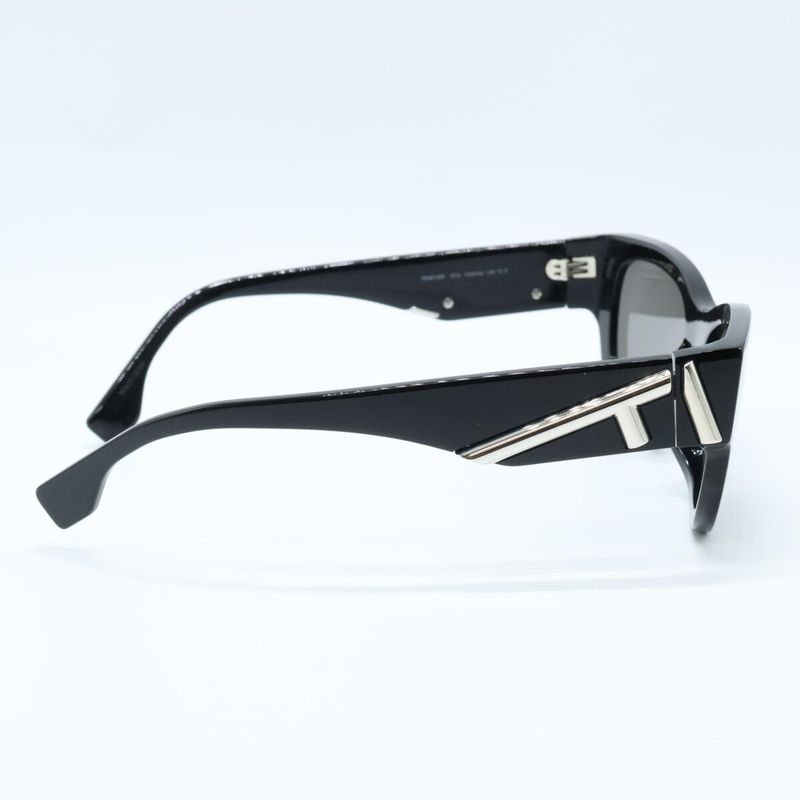 Fendi First Cat Eye Frame 143 00 ) Black
