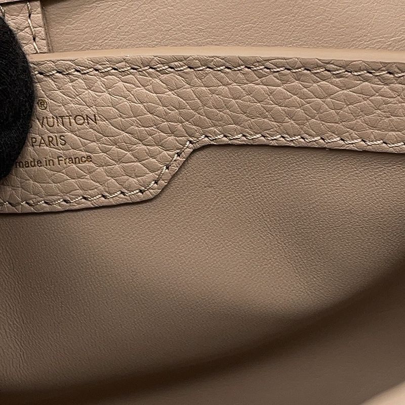 Louis Vuitton Leather Capucines MM 2-Way Shoulder Bag Gale