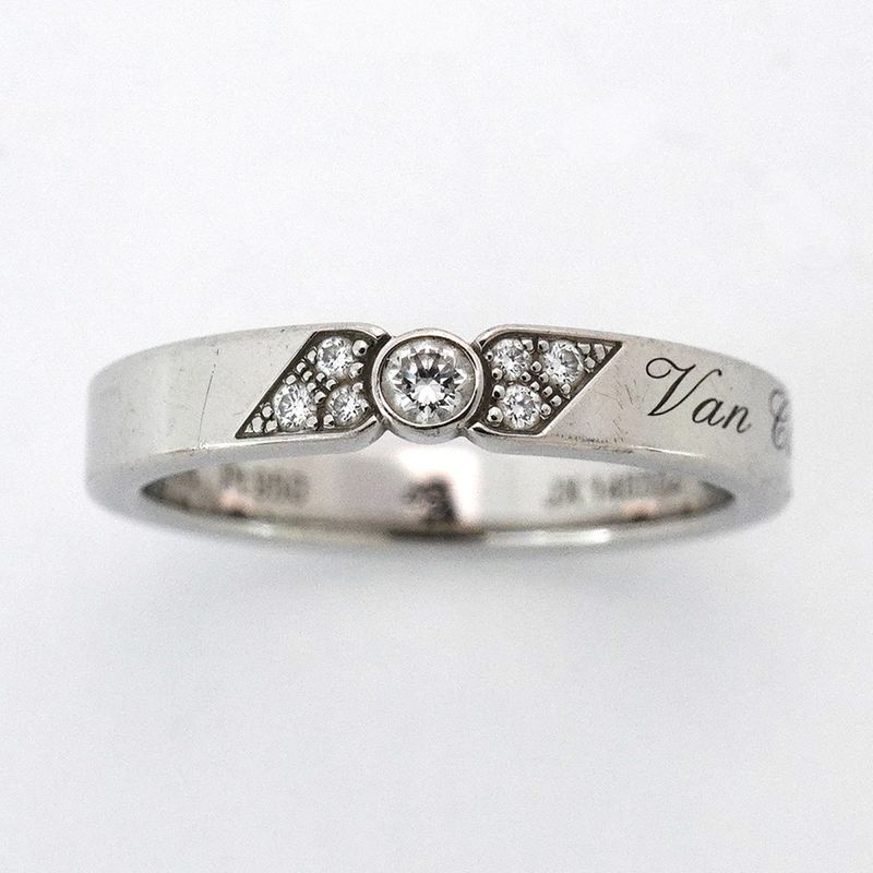 Van Cleef & Arpels Ring Signature Platinum Diamond 48