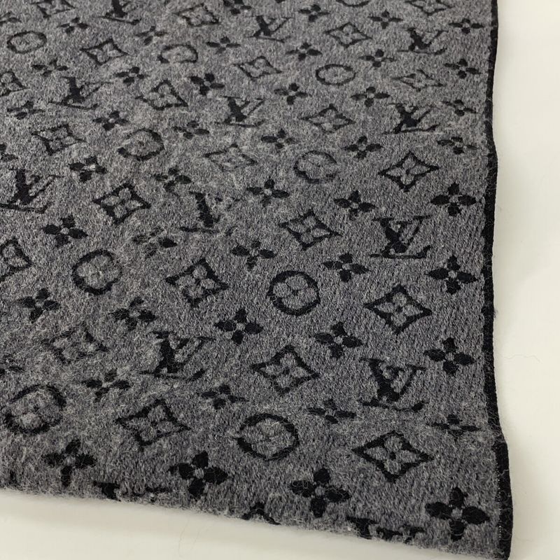 Louis Vuitton Monogram Classic Scarf ) Gray