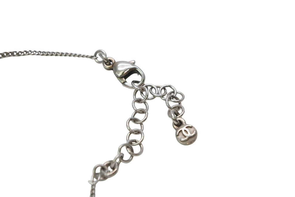 Chanel CC Logo Necklace 07 47.5 Quilted Metal Silver — view 8