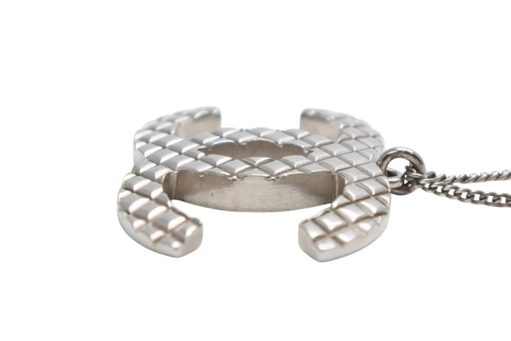 Chanel CC Logo Necklace 07 47.5 Quilted Metal Silver — view 5