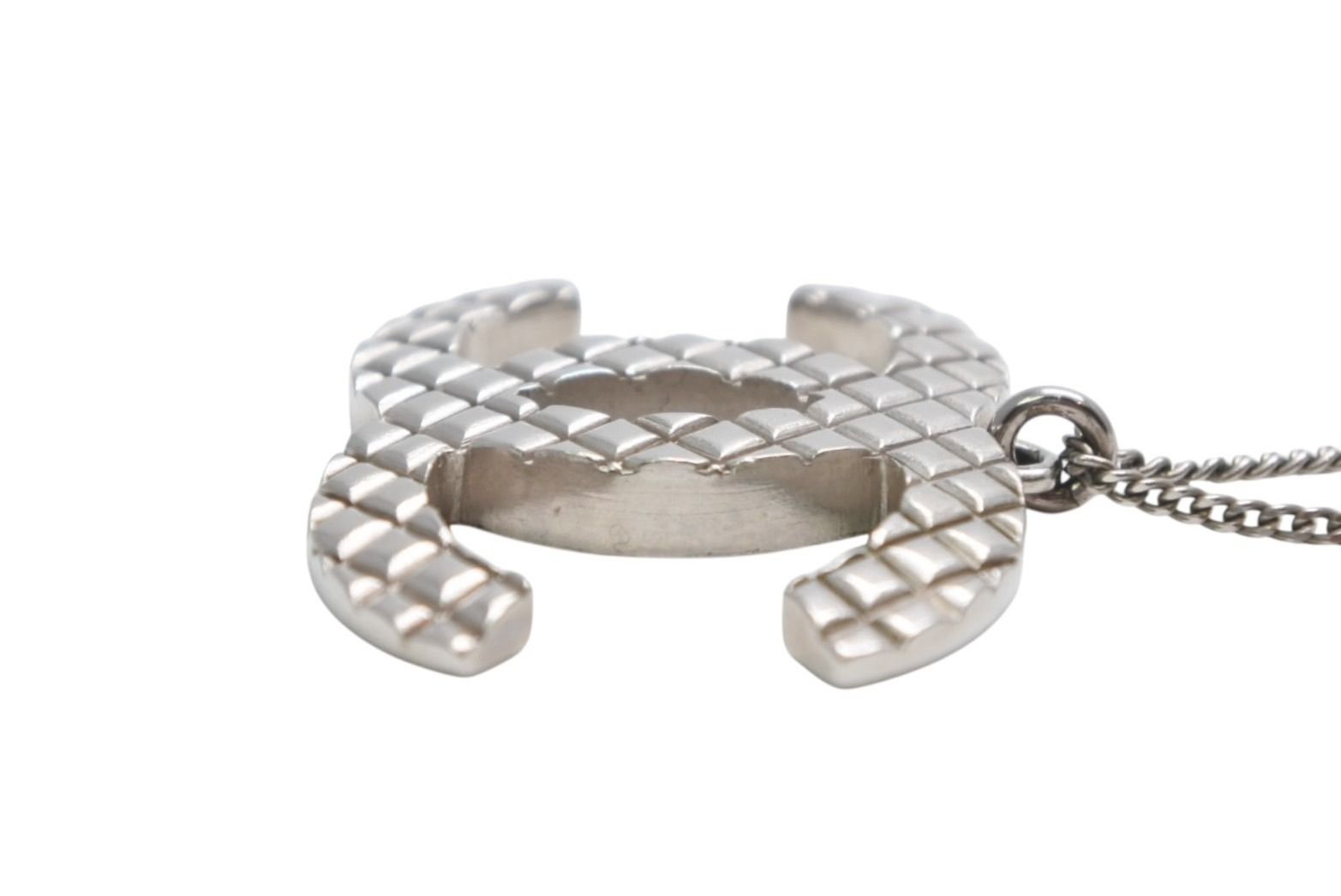 Chanel CC Logo Necklace 07 47.5 Quilted Metal Silver — view 5