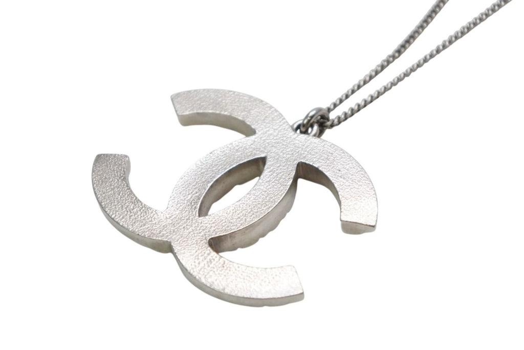 Chanel CC Logo Necklace 07 47.5 Quilted Metal Silver — view 3